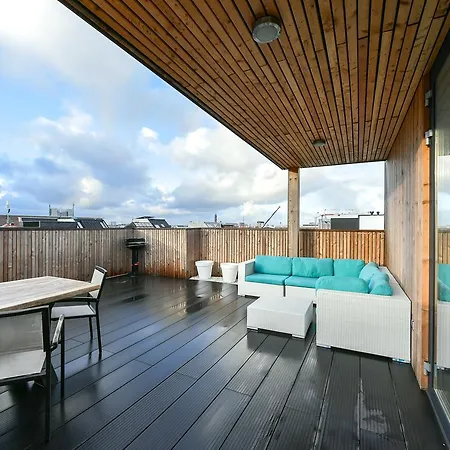 Spacious Modern Home! Guest house *