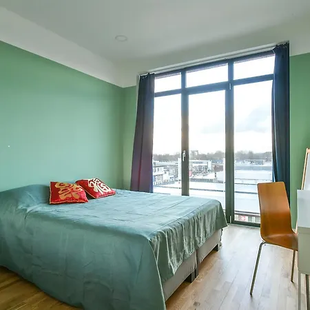 Spacious Modern Home! Guest house