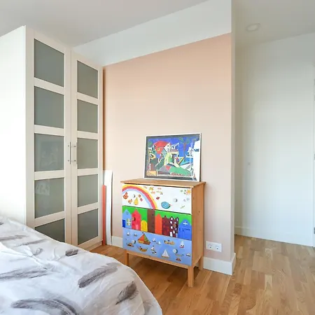 Spacious Modern Home! *