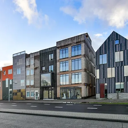 Pensjonat Spacious Modern Home!
