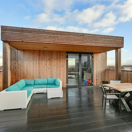 Guest house Spacious Modern Home!