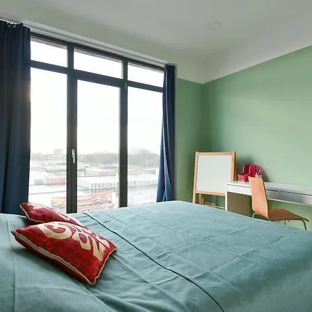 Guest house Spacious Modern Home!